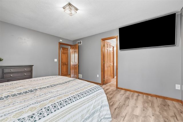 412 Golden Grove Rd, Economy, PA 15005