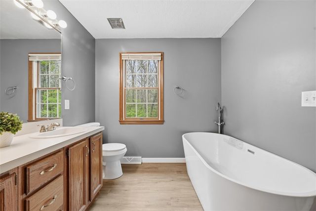 412 Golden Grove Rd, Economy, PA 15005