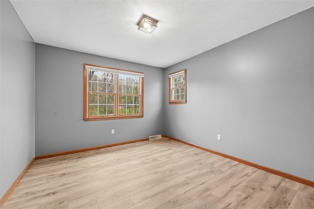 412 Golden Grove Rd, Economy, PA 15005