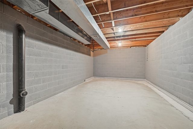 412 Golden Grove Rd, Economy, PA 15005