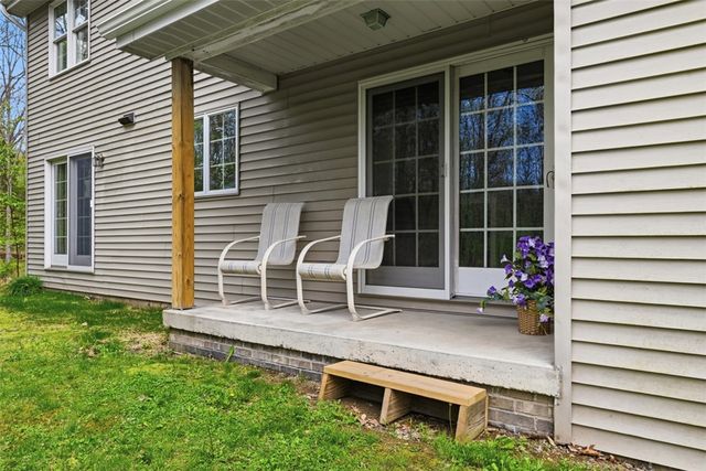 412 Golden Grove Rd, Economy, PA 15005