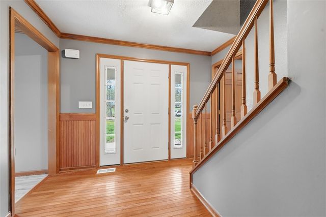 412 Golden Grove Rd, Economy, PA 15005