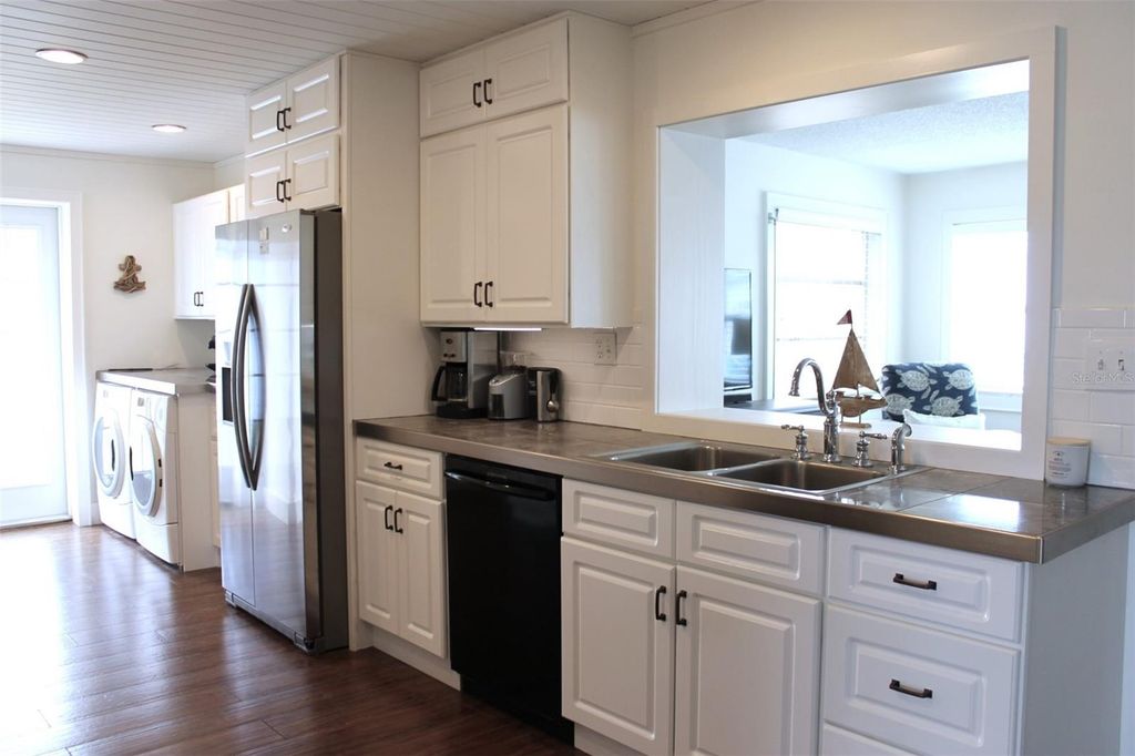 Image 4 of property listing at 9304 41ST WAY N, Pinellas Park, FL 33782