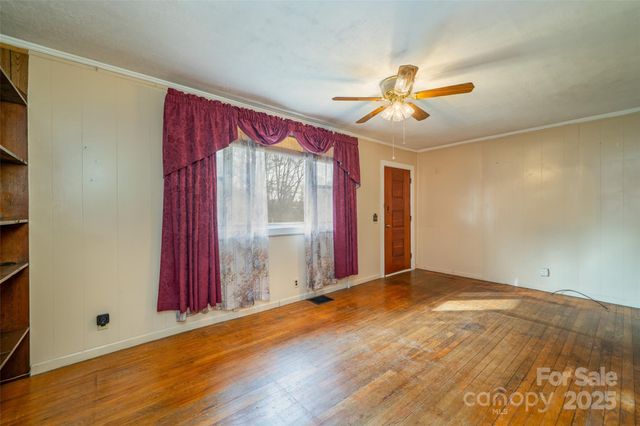 298 School Road E, Asheville, NC 28803