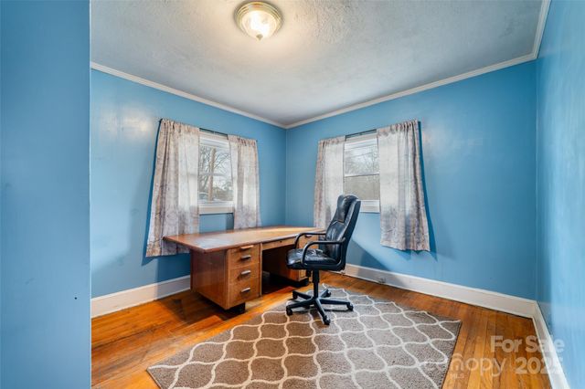 298 School Road E, Asheville, NC 28803