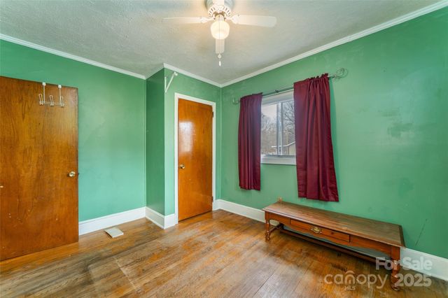 298 School Road E, Asheville, NC 28803