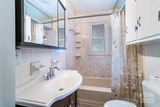 298 School Road E, Asheville, NC 28803