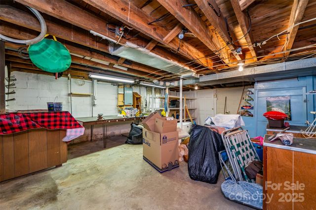 298 School Road E, Asheville, NC 28803