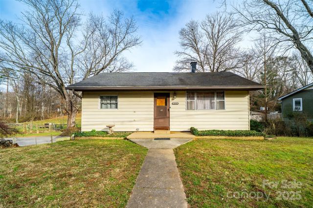 298 School Road E, Asheville, NC 28803