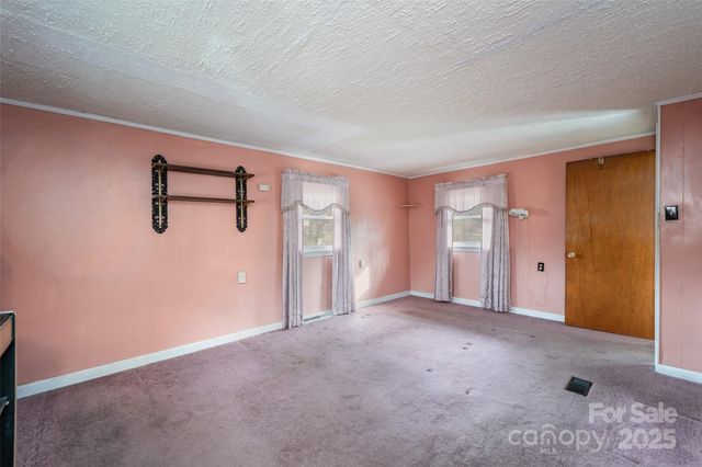 298 School Road E, Asheville, NC 28803