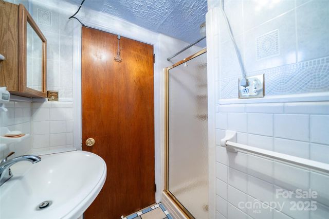 298 School Road E, Asheville, NC 28803