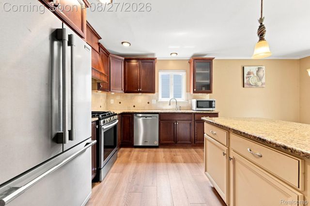 42120 Ridge Road W, Novi, MI 48375