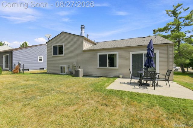 42120 Ridge Road W, Novi, MI 48375