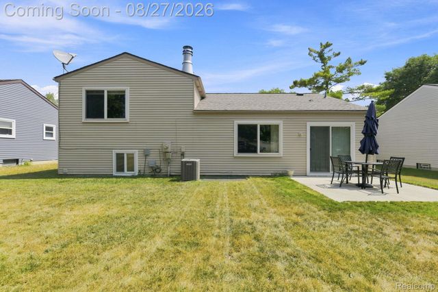 42120 Ridge Road W, Novi, MI 48375