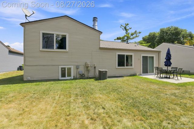 42120 Ridge Road W, Novi, MI 48375