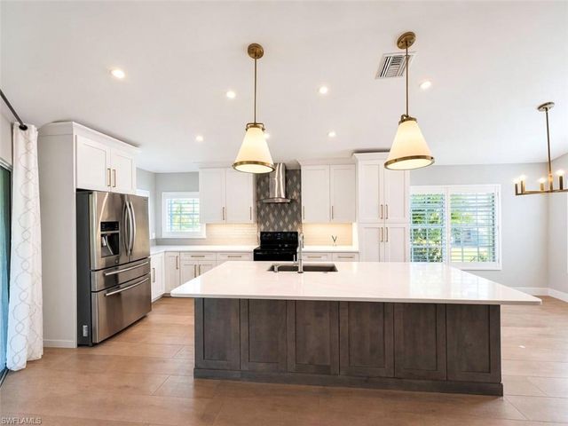 20822 Country Barn DR, Estero, FL 33928