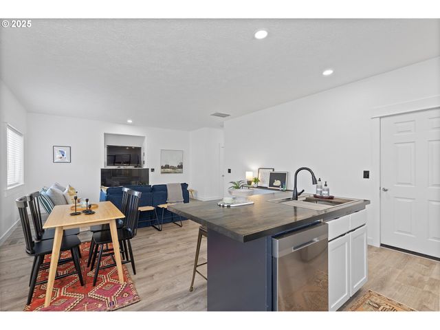 19257 OAK Ave, Sandy, OR 97055