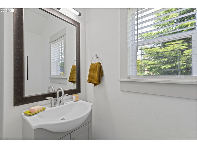 19257 OAK Ave, Sandy, OR 97055