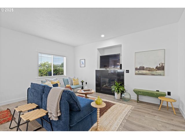 19257 OAK Ave, Sandy, OR 97055