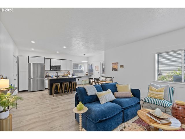 19257 OAK Ave, Sandy, OR 97055