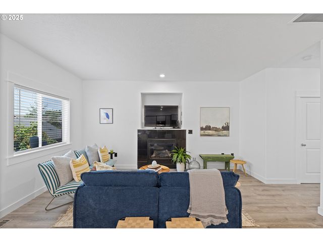 19257 OAK Ave, Sandy, OR 97055