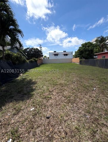 816 NW 21st Ct, Miami, FL 33125