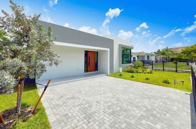 816 NW 21st Ct, Miami, FL 33125