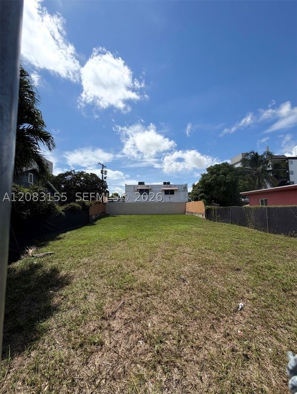816 NW 21st Ct, Miami, FL 33125