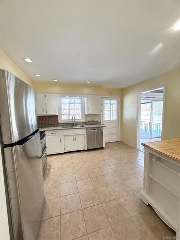 18 Park Hill Drive, New Windsor, NY 12553