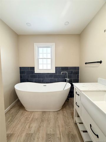 18 Park Hill Drive, New Windsor, NY 12553