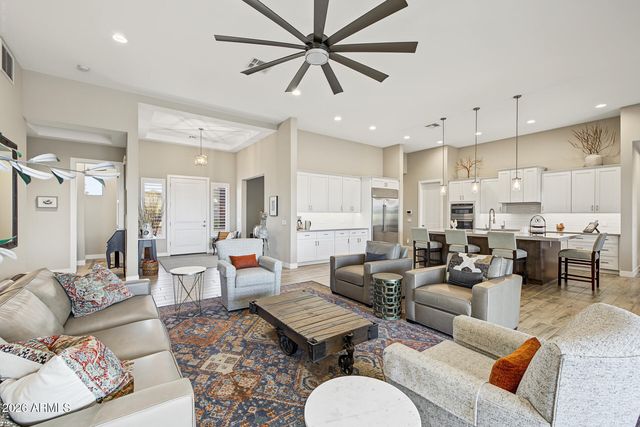 618 E TUMBLEWEED Drive, Phoenix, AZ 85085