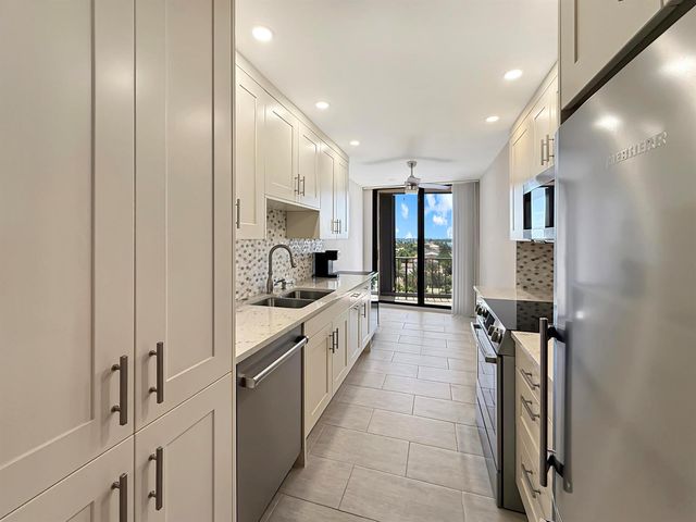 4200 N Ocean Drive 2-705, Singer Island, FL 33404