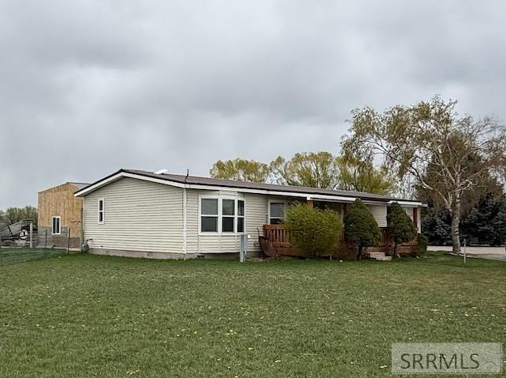 Image 1 of property listing at 847 N 800 E, Shelley, ID 83274