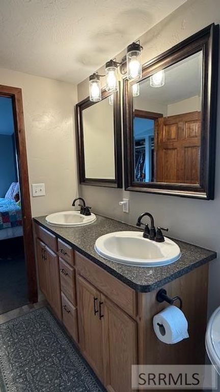 Image 11 of property listing at 847 N 800 E, Shelley, ID 83274