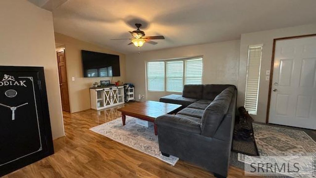 Image 2 of property listing at 847 N 800 E, Shelley, ID 83274