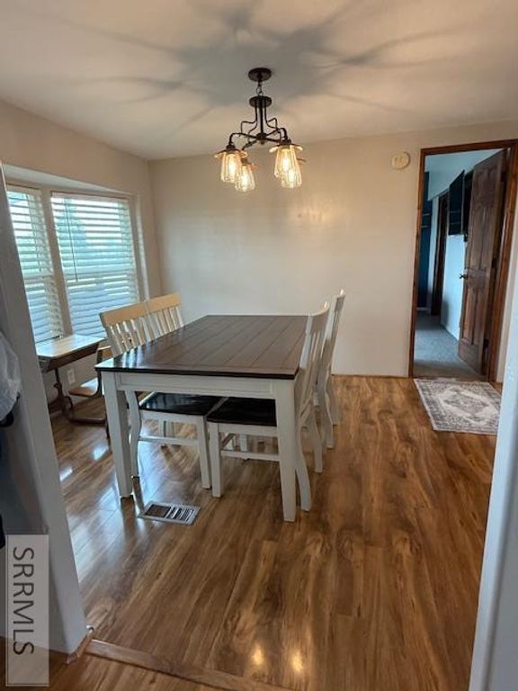 Image 6 of property listing at 847 N 800 E, Shelley, ID 83274