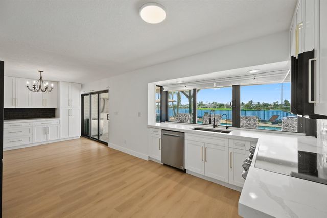 12853 Guilford Circle, Wellington, FL 33414