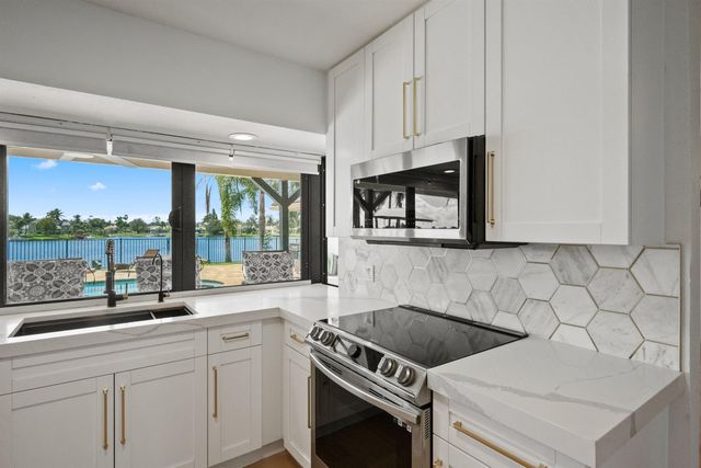 12853 Guilford Circle, Wellington, FL 33414