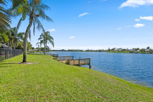 12853 Guilford Circle, Wellington, FL 33414