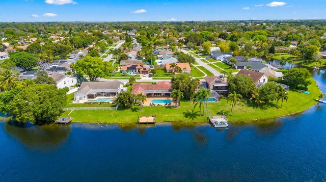 12853 Guilford Circle, Wellington, FL 33414