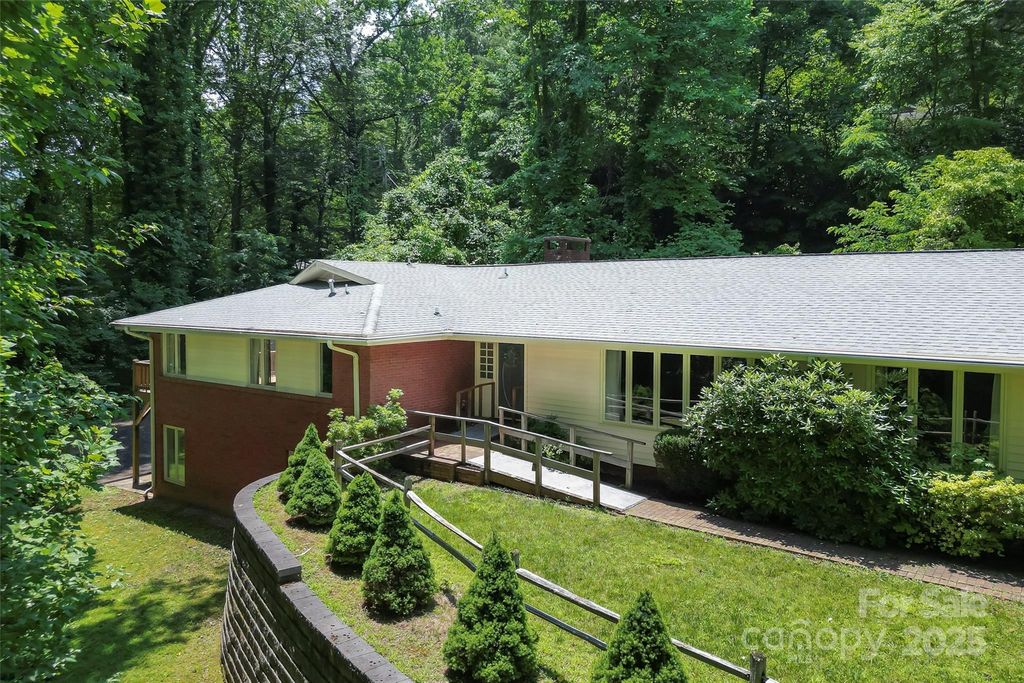 684 Woodfield Drive, Waynesville, NC 28786
