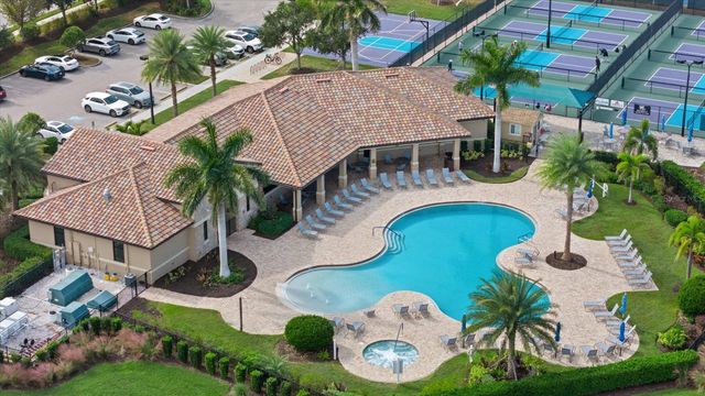 111 BABBLING BROOK RUN, Bradenton, FL 34212