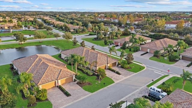 111 BABBLING BROOK RUN, Bradenton, FL 34212