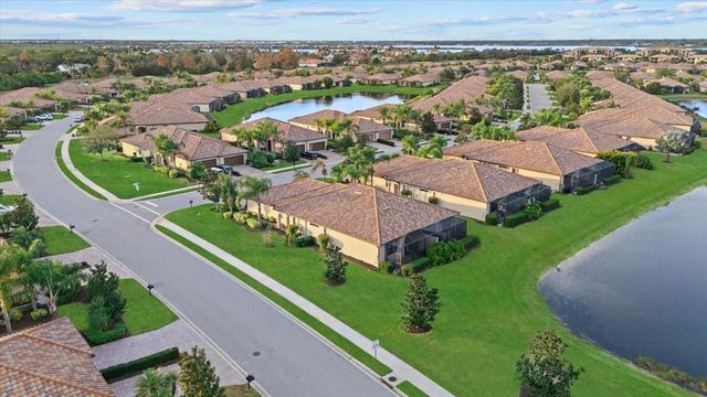 111 BABBLING BROOK RUN, Bradenton, FL 34212