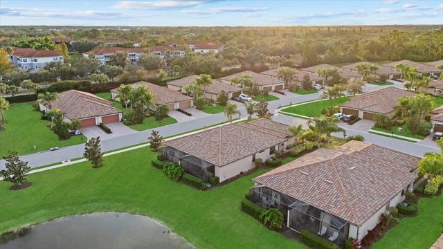 111 BABBLING BROOK RUN, Bradenton, FL 34212