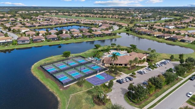 111 BABBLING BROOK RUN, Bradenton, FL 34212