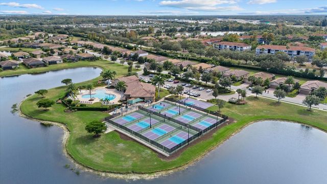 111 BABBLING BROOK RUN, Bradenton, FL 34212