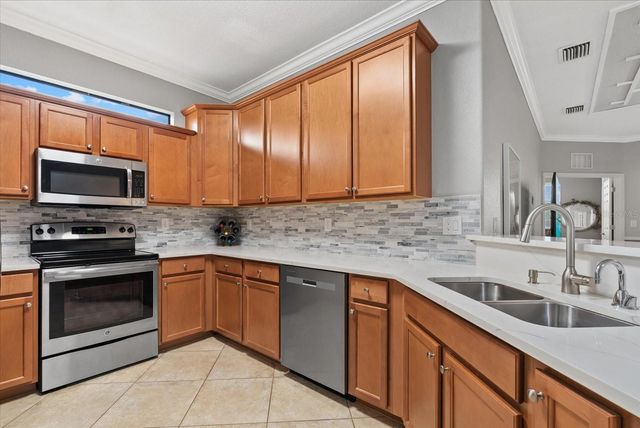 111 BABBLING BROOK RUN, Bradenton, FL 34212