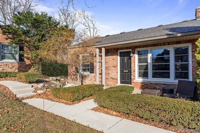 583 N Old Woodward Avenue, Birmingham, MI 48009