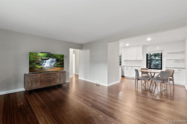 583 N Old Woodward Avenue, Birmingham, MI 48009